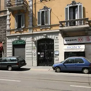 Eva , Milánó Olaszország